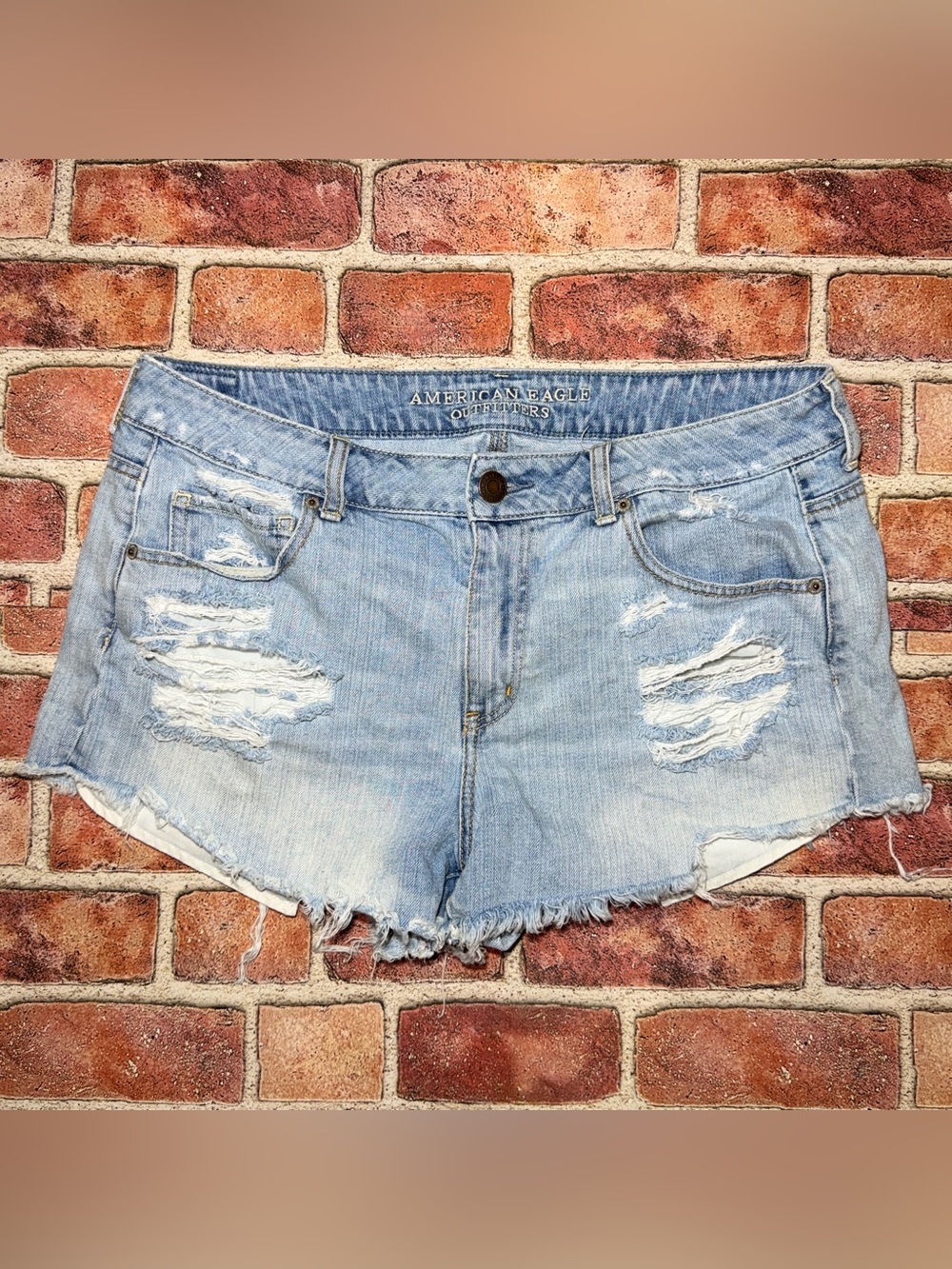Pre-Owned American Eagle Light Wash Blue Distressed Cut-Off Shorts Plus Size 14